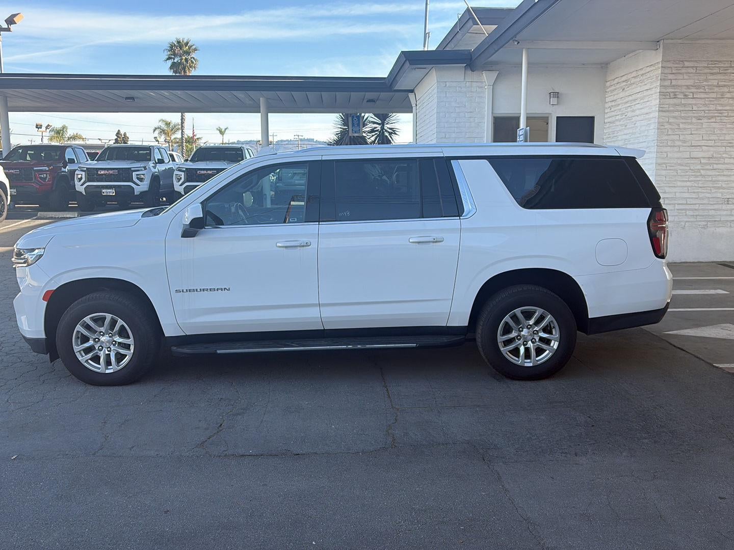 2022 Chevrolet Suburban LS