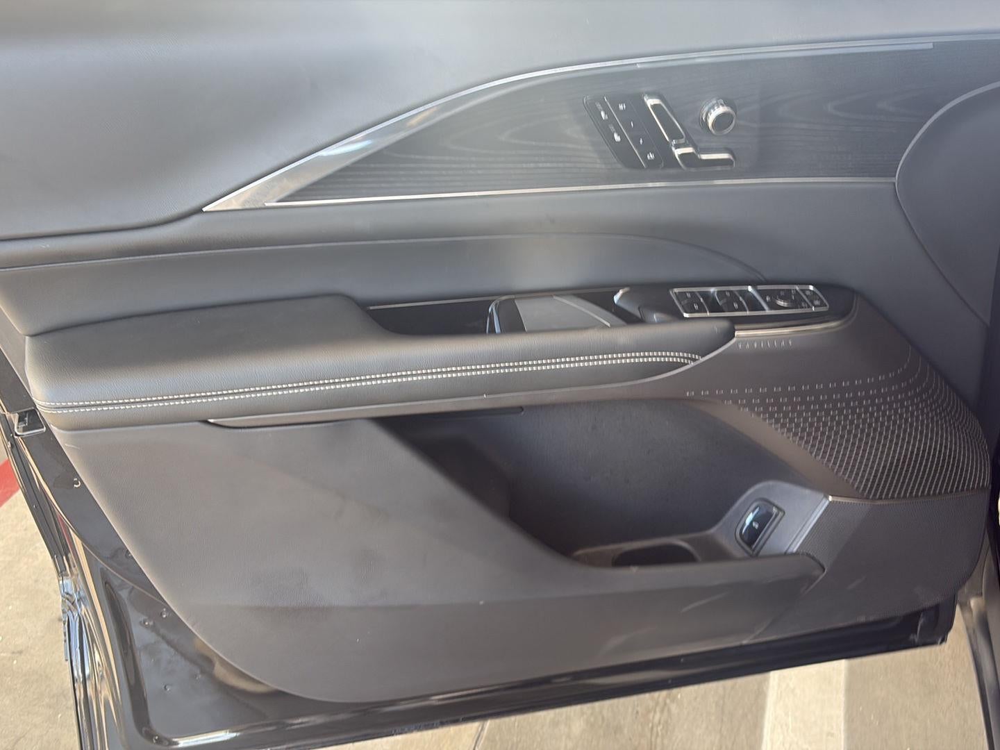 2024 Cadillac LYRIQ Luxury 1