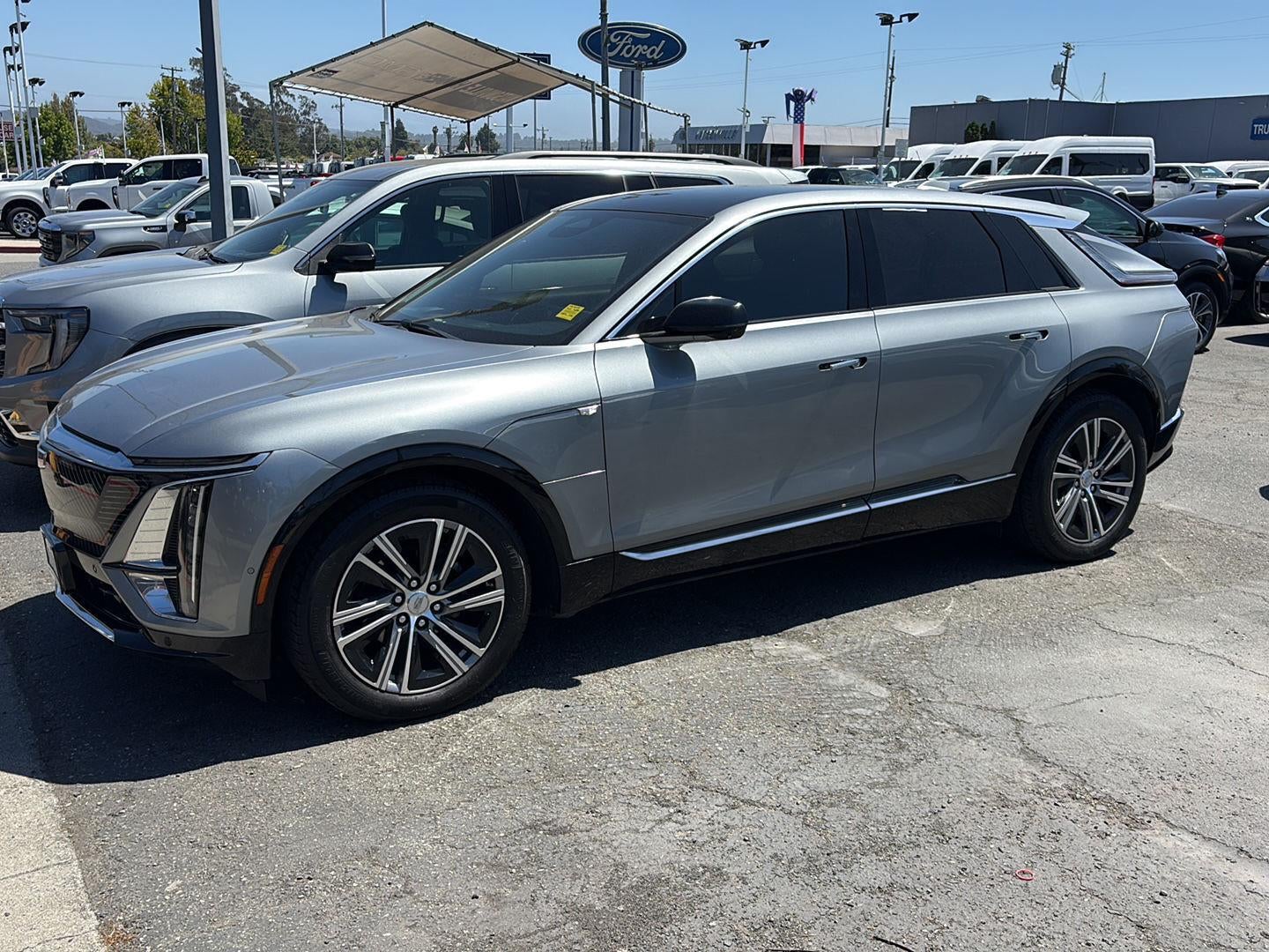 2024 Cadillac LYRIQ Luxury 1