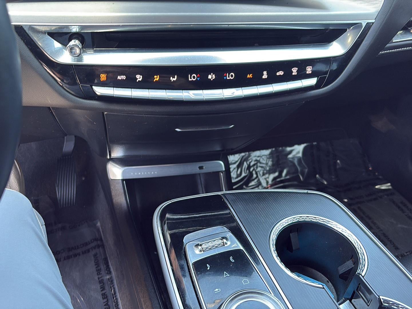 2024 Cadillac LYRIQ Luxury 1