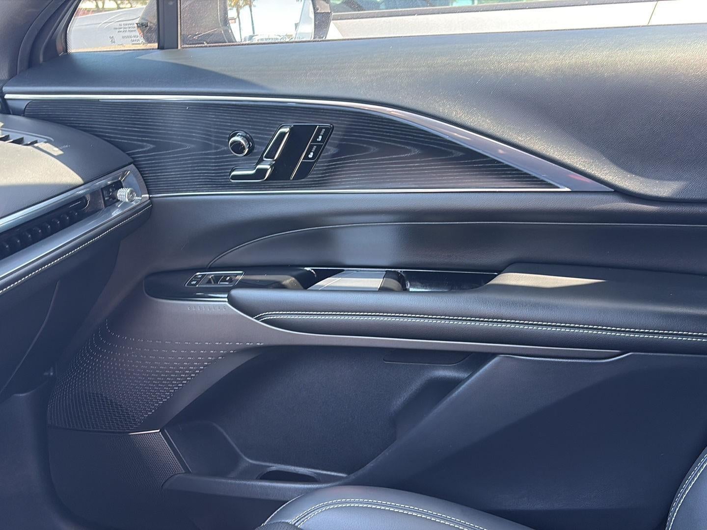 2024 Cadillac LYRIQ Luxury 1