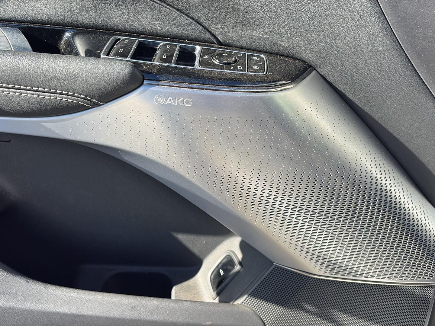 2024 Cadillac LYRIQ Luxury 2