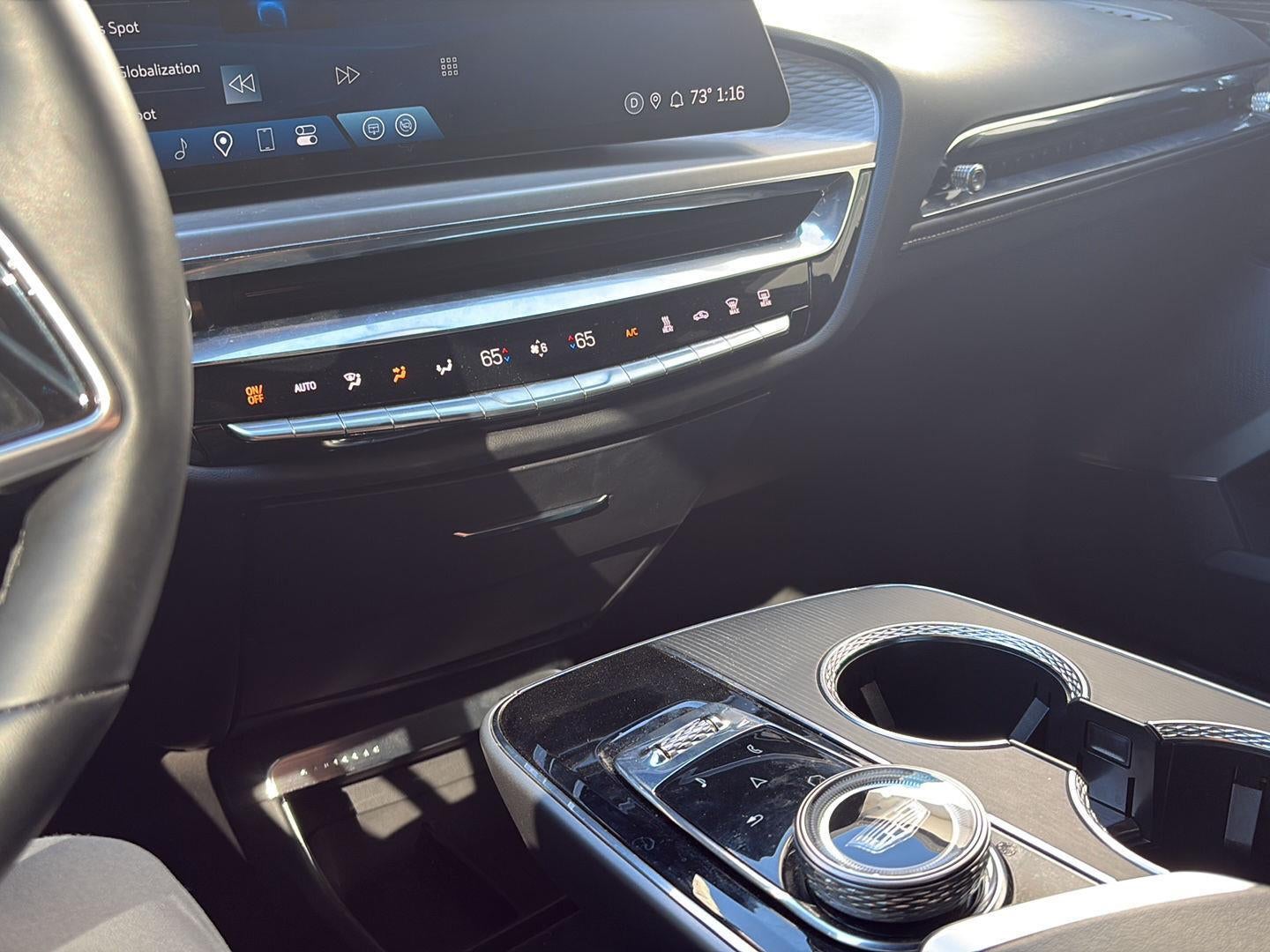 2024 Cadillac LYRIQ Luxury 2