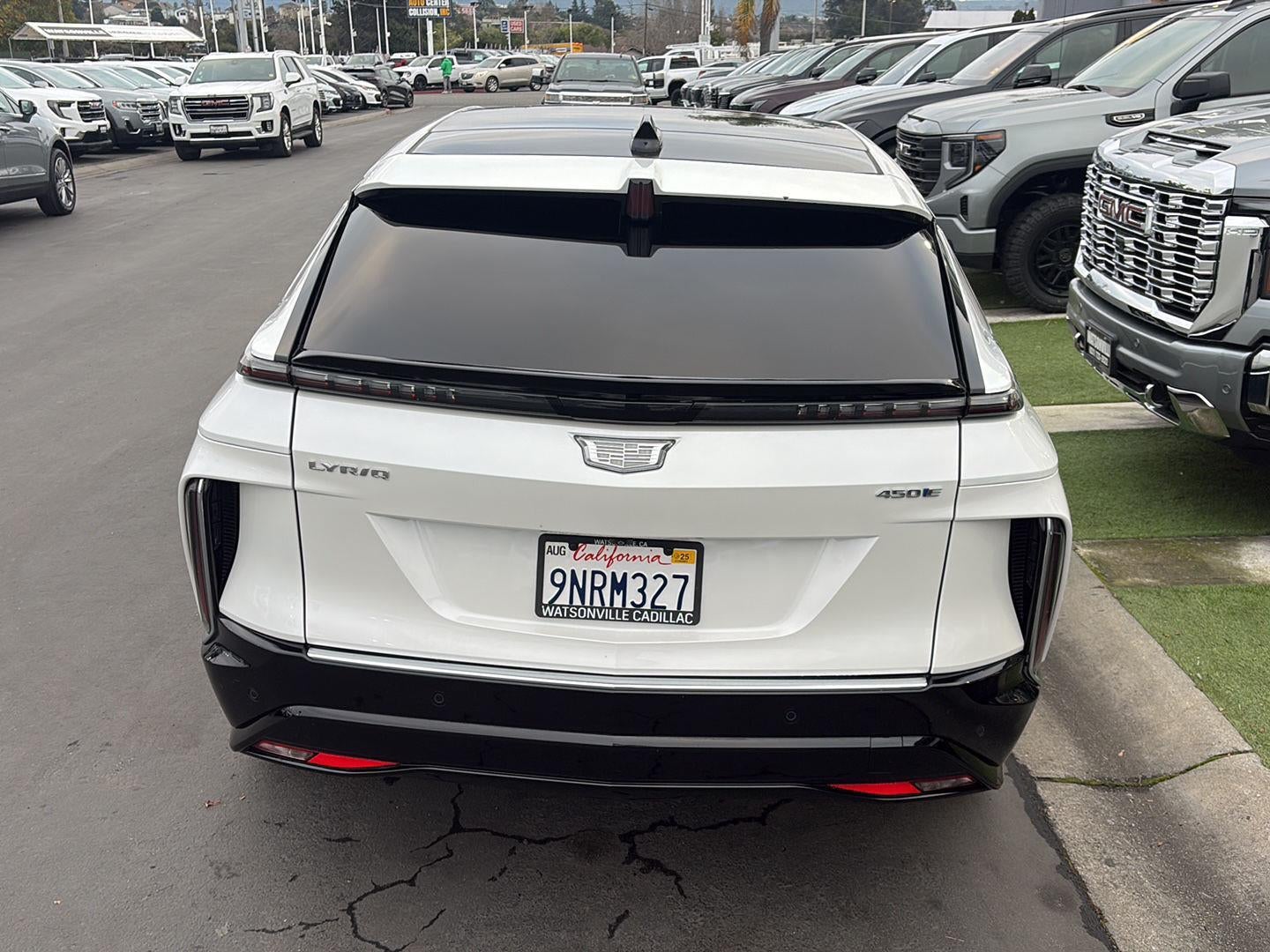 2024 Cadillac LYRIQ Luxury 2