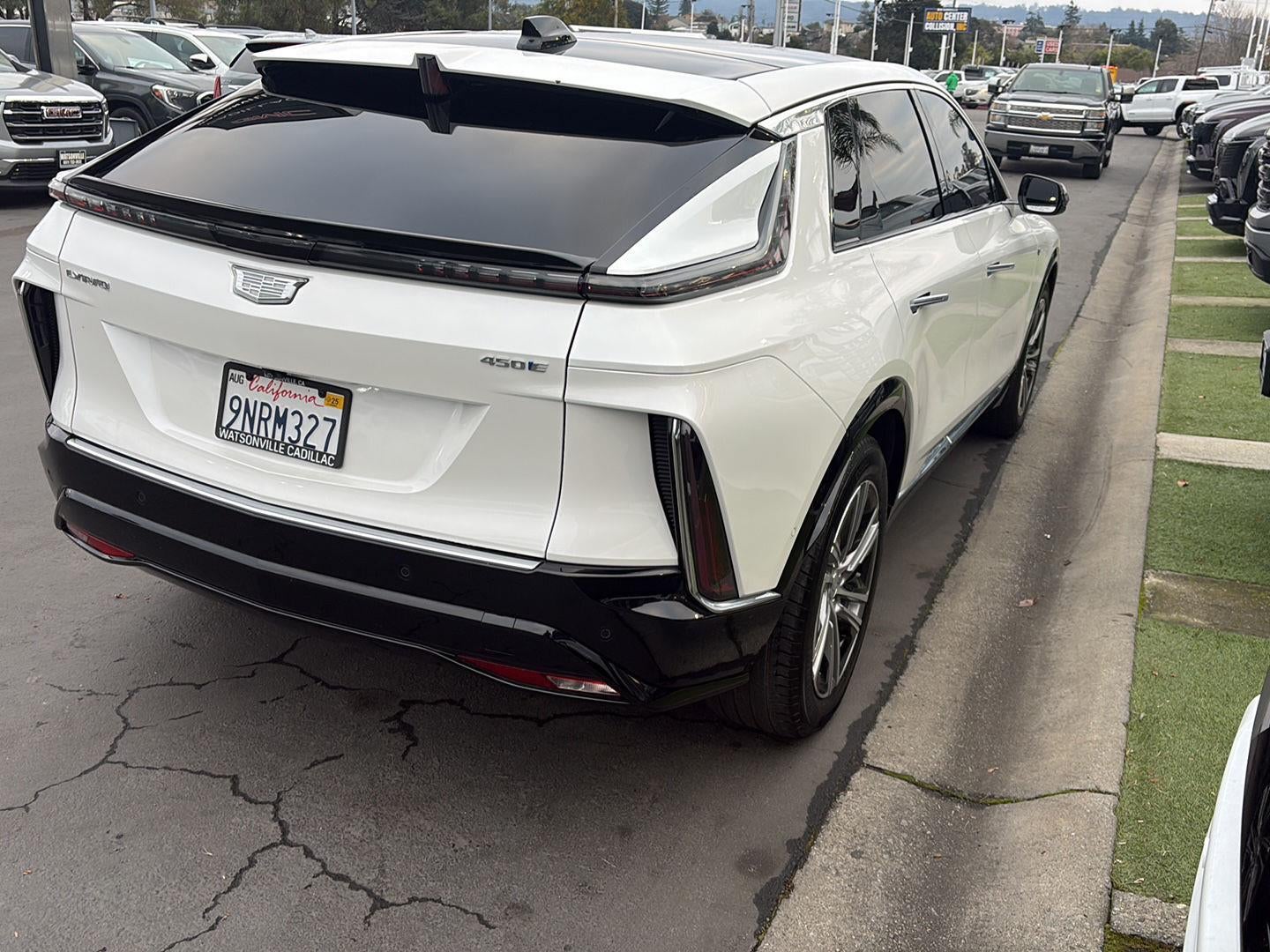 2024 Cadillac LYRIQ Luxury 2