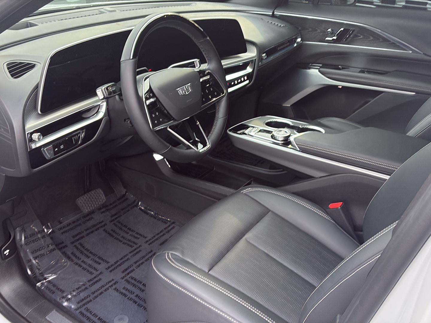 2024 Cadillac LYRIQ Luxury 2