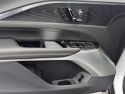 2024 Cadillac LYRIQ Luxury 2