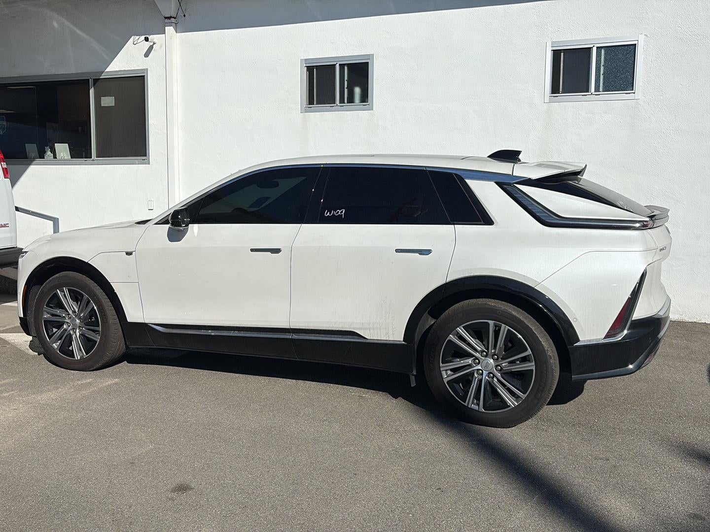 2024 Cadillac LYRIQ Luxury 2