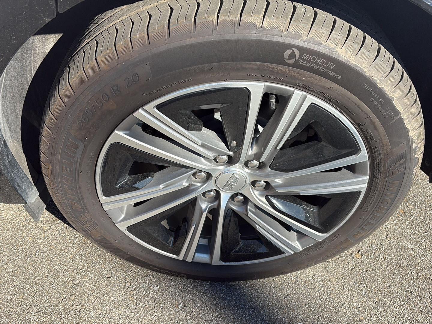 2024 Cadillac LYRIQ Luxury 2