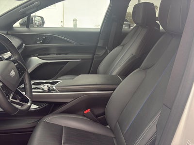 2024 Cadillac LYRIQ Luxury 2