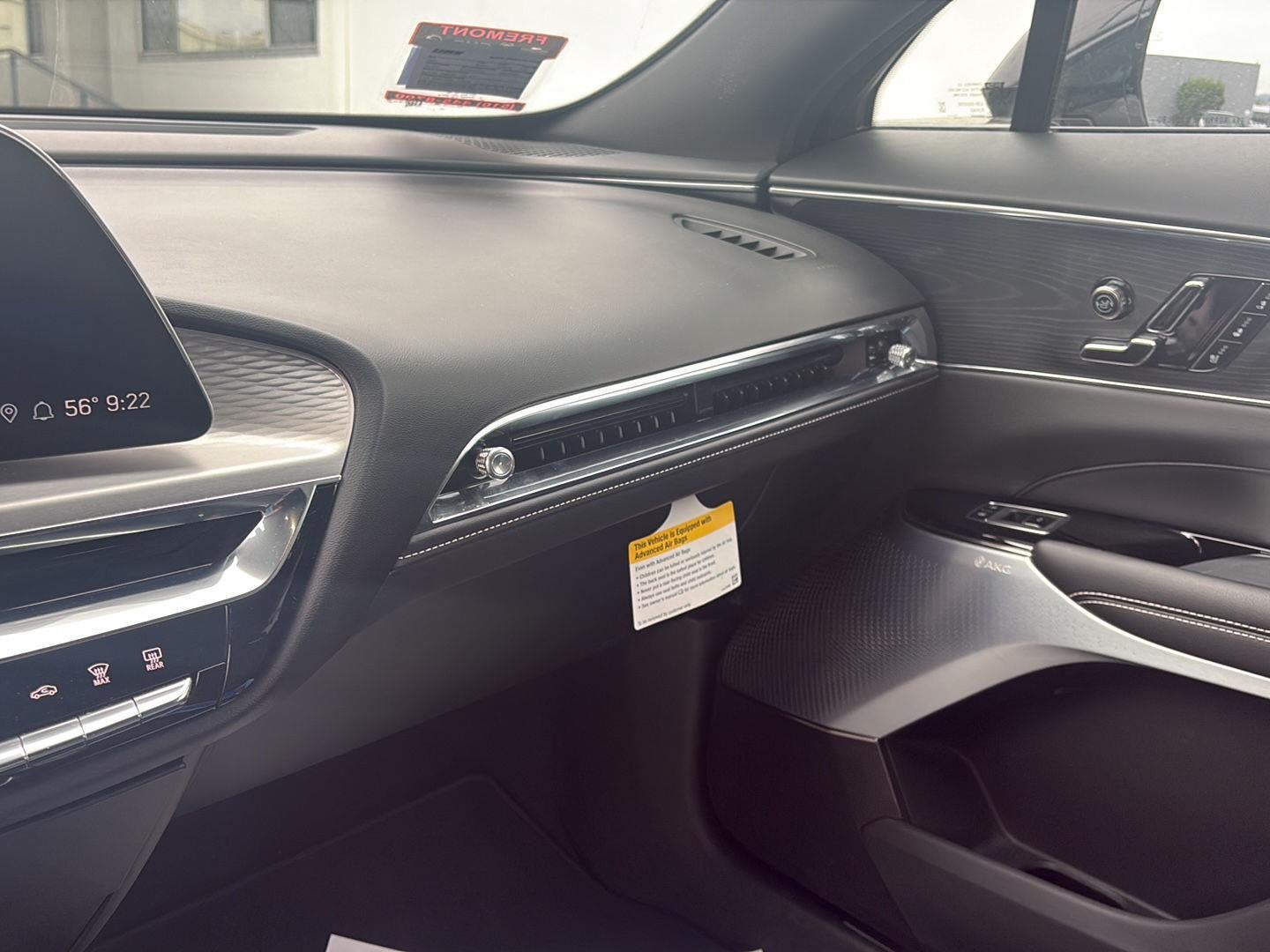 2024 Cadillac LYRIQ Luxury 2