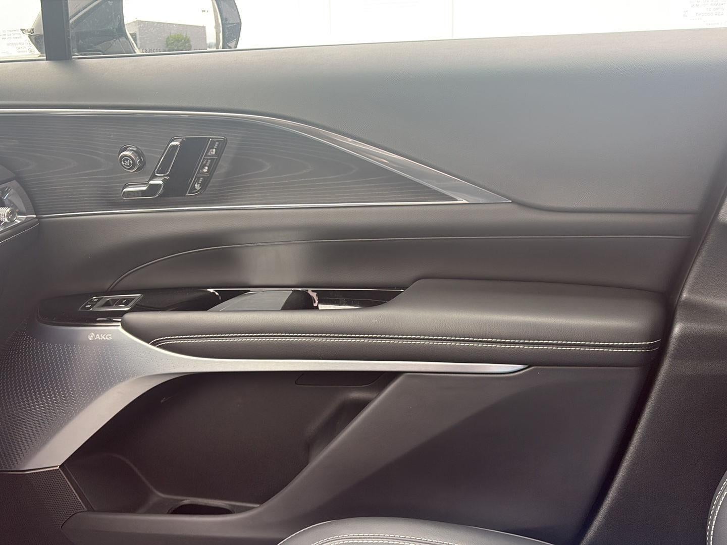 2024 Cadillac LYRIQ Luxury 2