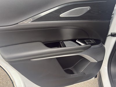 2024 Cadillac LYRIQ Luxury 2