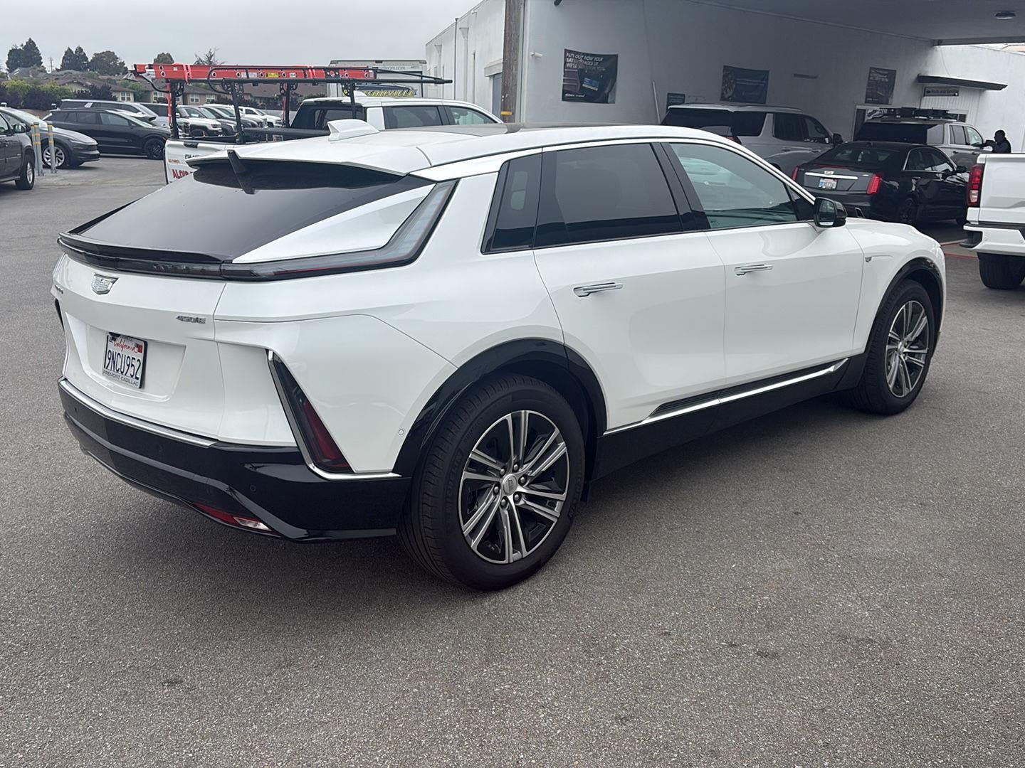 2024 Cadillac LYRIQ Luxury 2