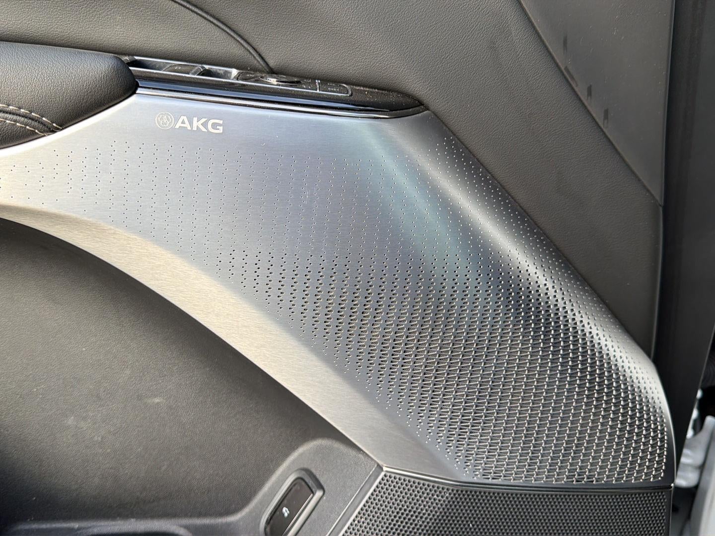 2024 Cadillac LYRIQ Luxury 2