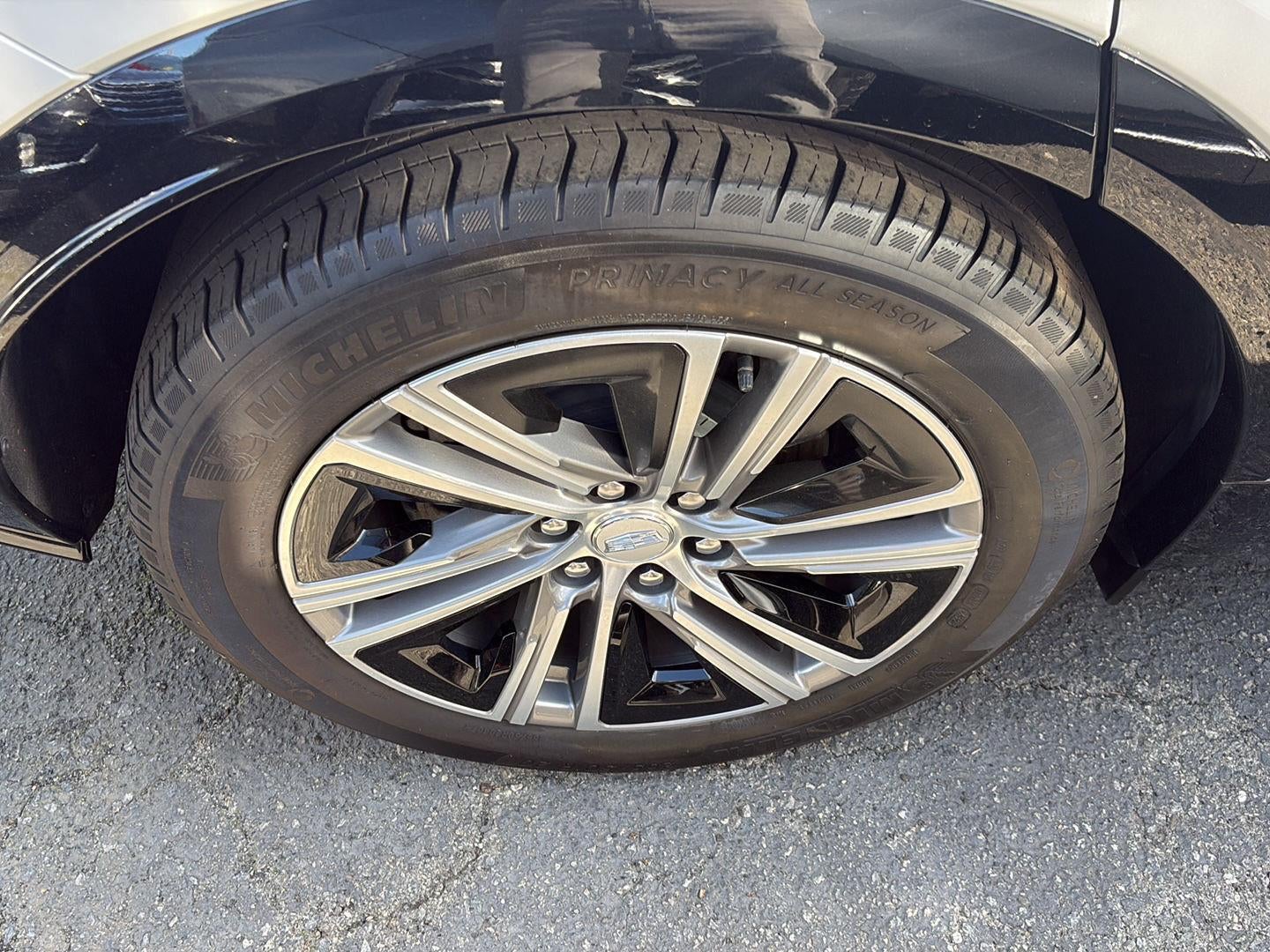 2024 Cadillac LYRIQ Luxury 2