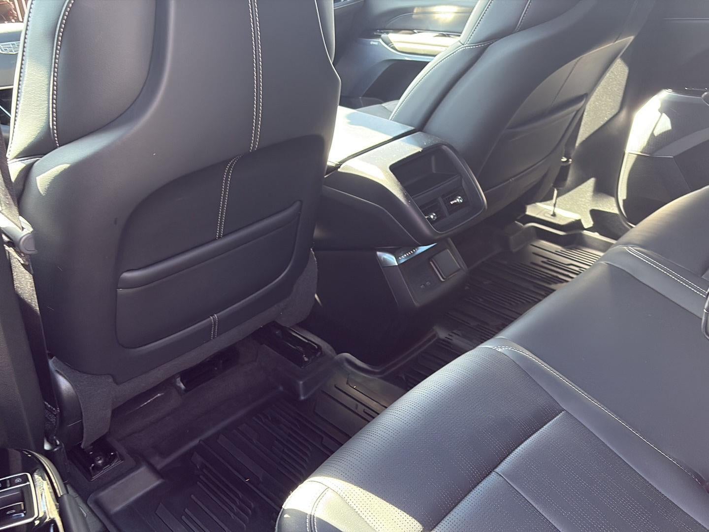 2024 Cadillac LYRIQ Luxury 2