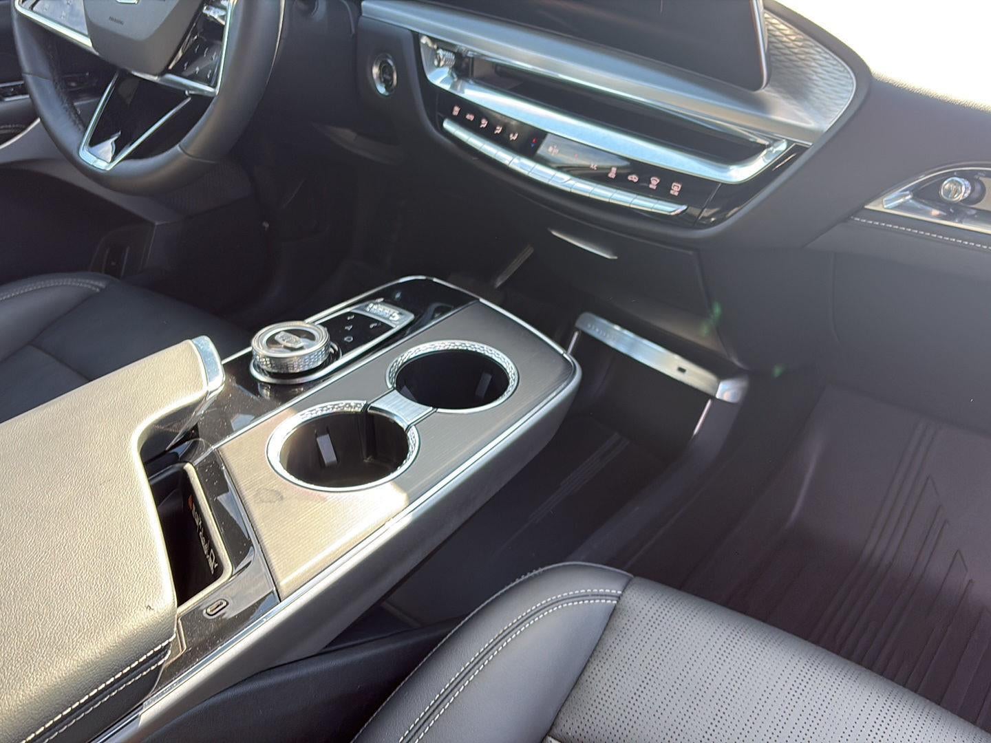 2024 Cadillac LYRIQ Luxury 2