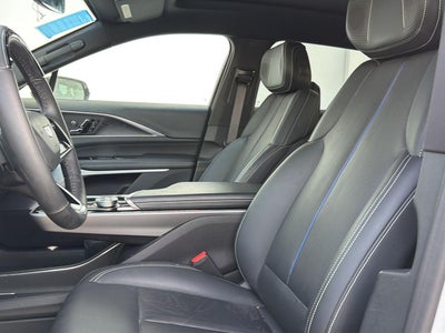 2024 Cadillac LYRIQ Luxury 2