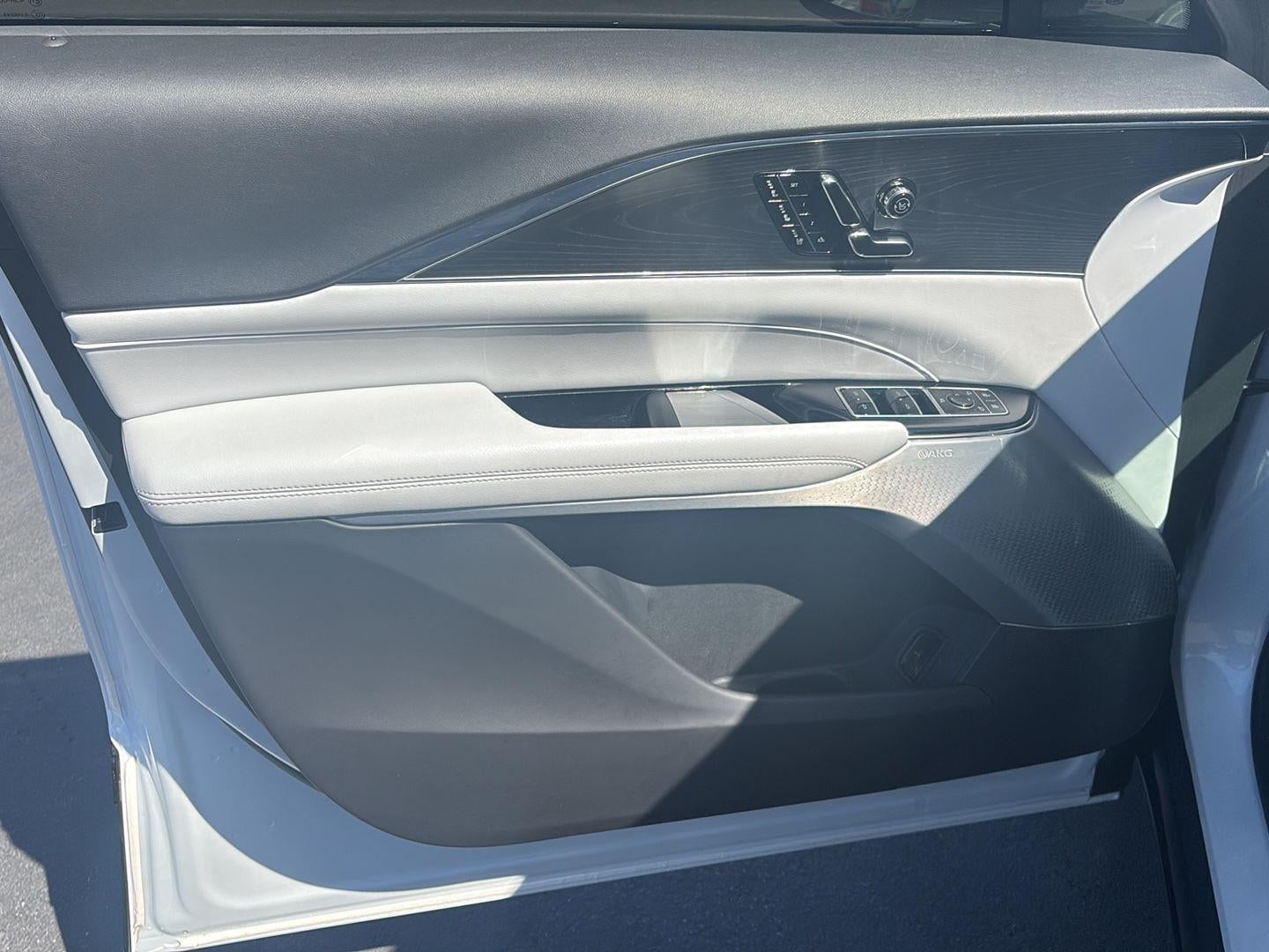 2024 Cadillac LYRIQ Luxury 2
