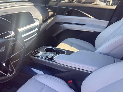 2024 Cadillac LYRIQ Luxury 2