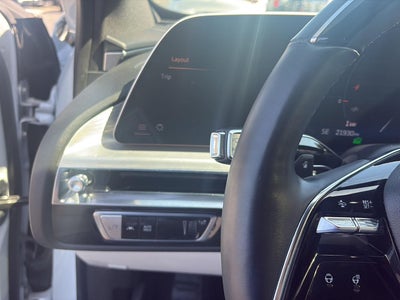 2024 Cadillac LYRIQ Luxury 2