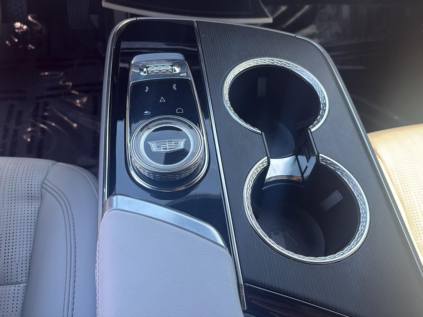 2024 Cadillac LYRIQ Luxury 2