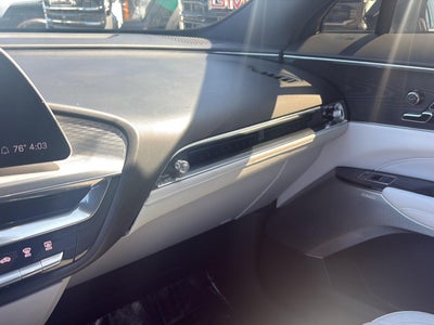 2024 Cadillac LYRIQ Luxury 2