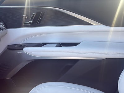 2024 Cadillac LYRIQ Luxury 2