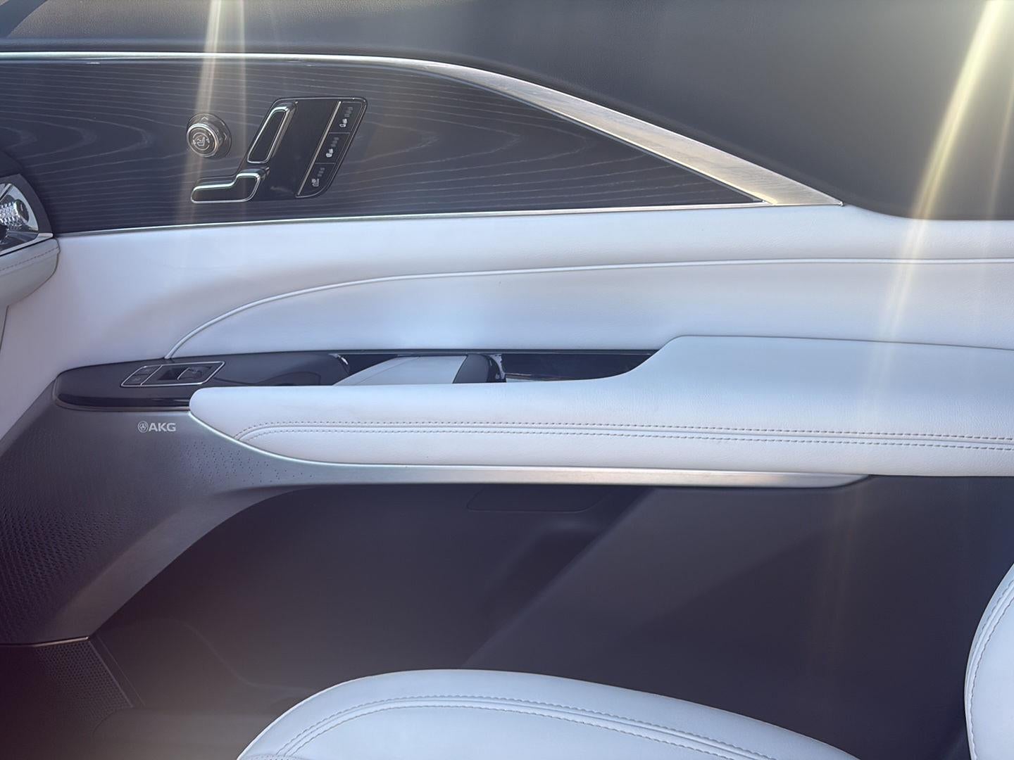 2024 Cadillac LYRIQ Luxury 2