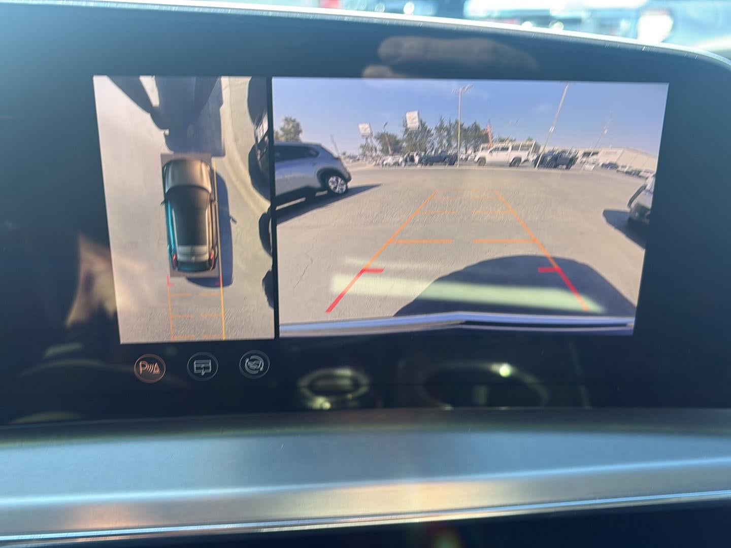 2024 Cadillac LYRIQ Luxury 3