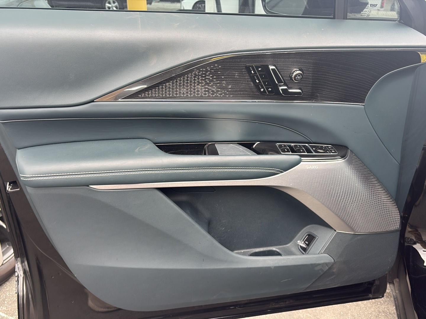 2024 Cadillac LYRIQ Luxury 3