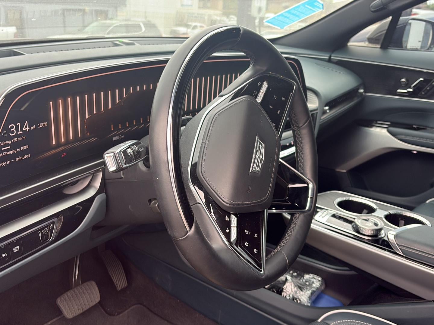 2024 Cadillac LYRIQ Luxury 3