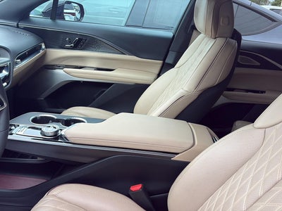 2024 Cadillac LYRIQ Luxury 3