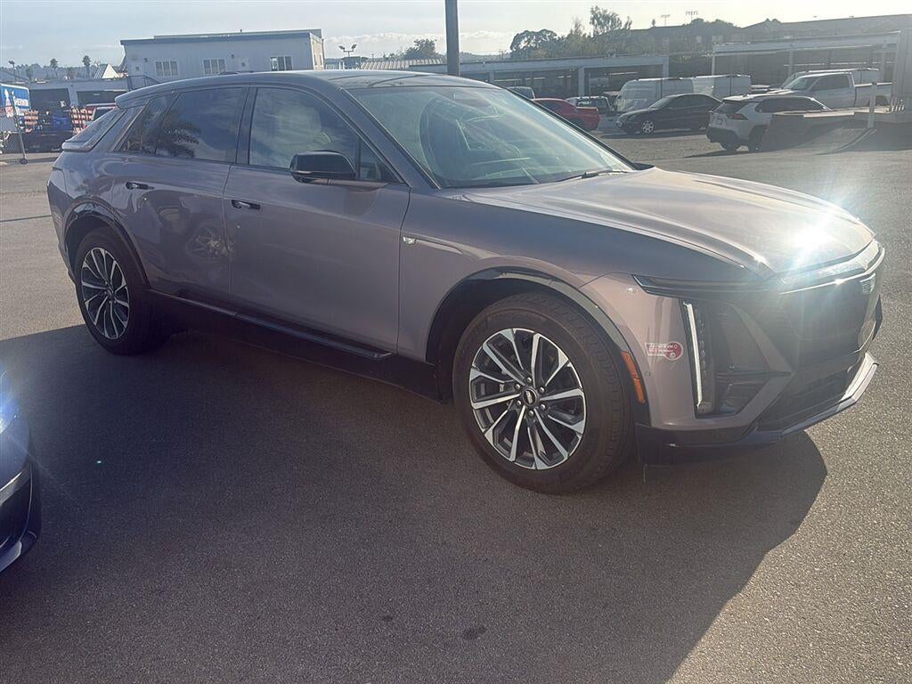 2024 Cadillac LYRIQ Sport 2