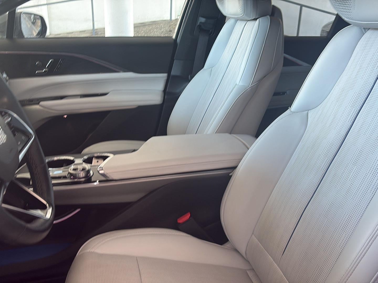 2024 Cadillac LYRIQ Sport 2