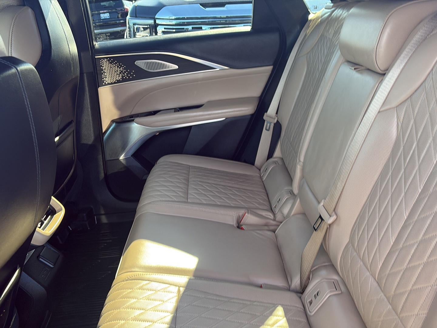 2024 Cadillac LYRIQ Sport 3