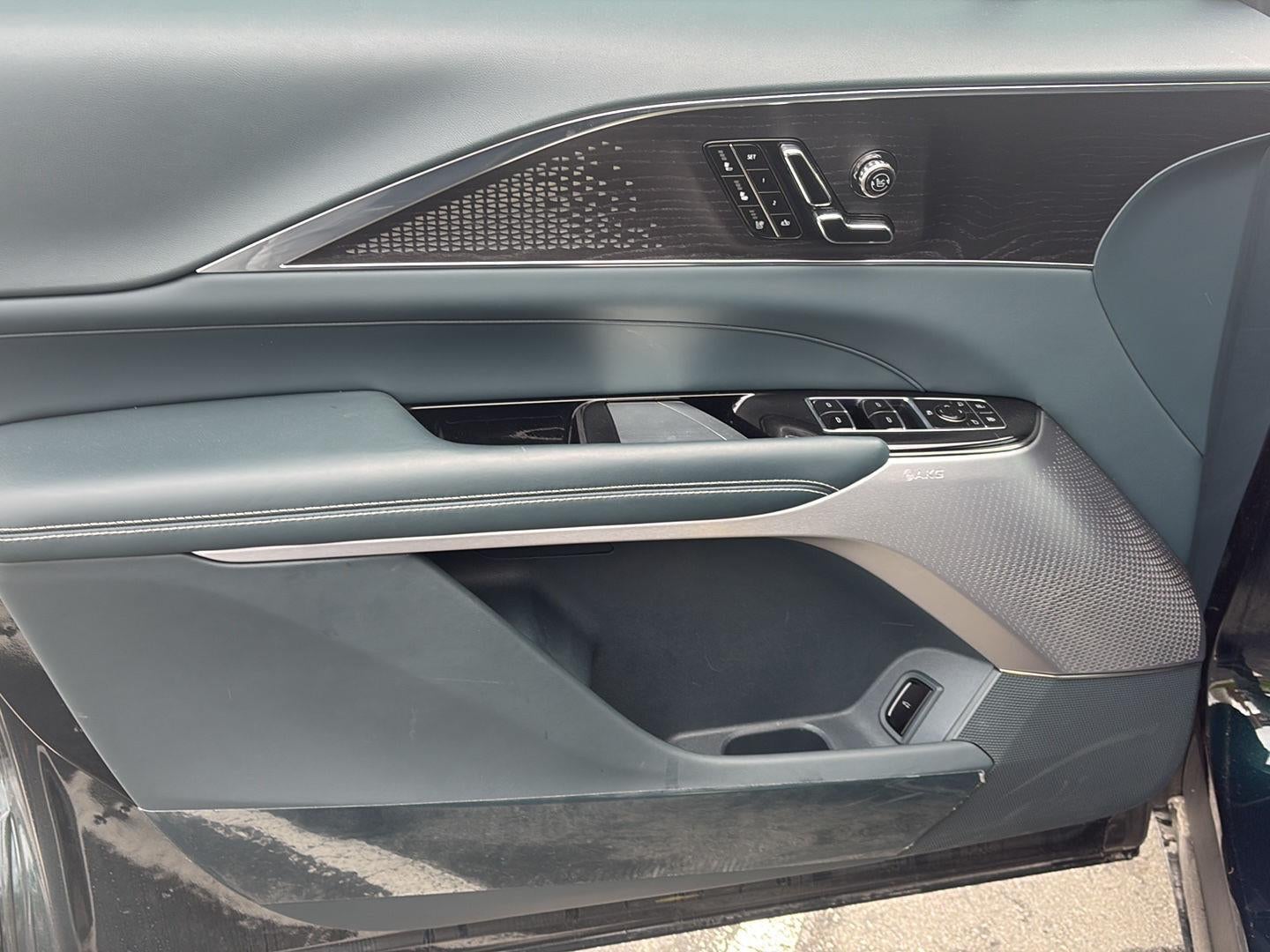 2024 Cadillac LYRIQ Sport 3