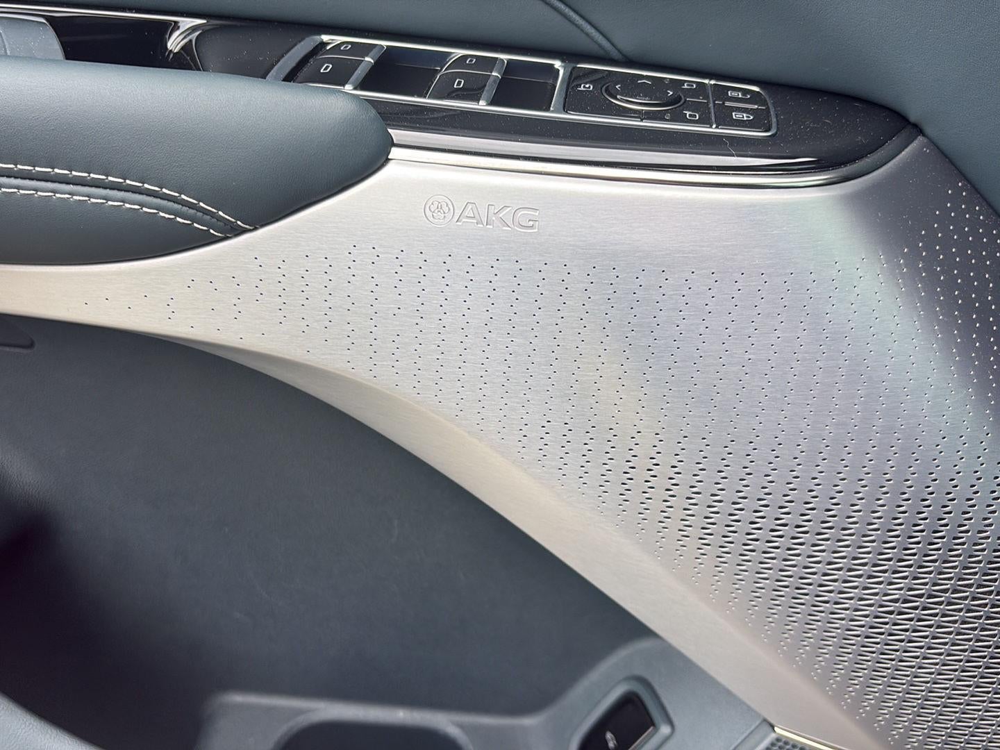 2024 Cadillac LYRIQ Sport 3