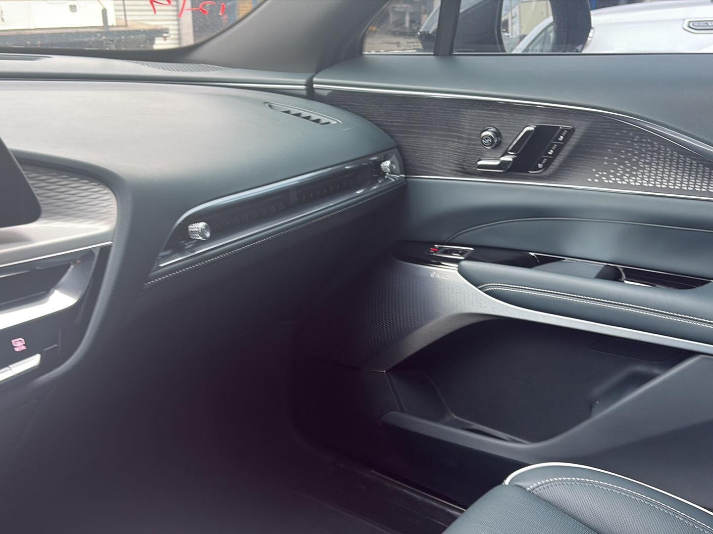 2024 Cadillac LYRIQ Sport 3