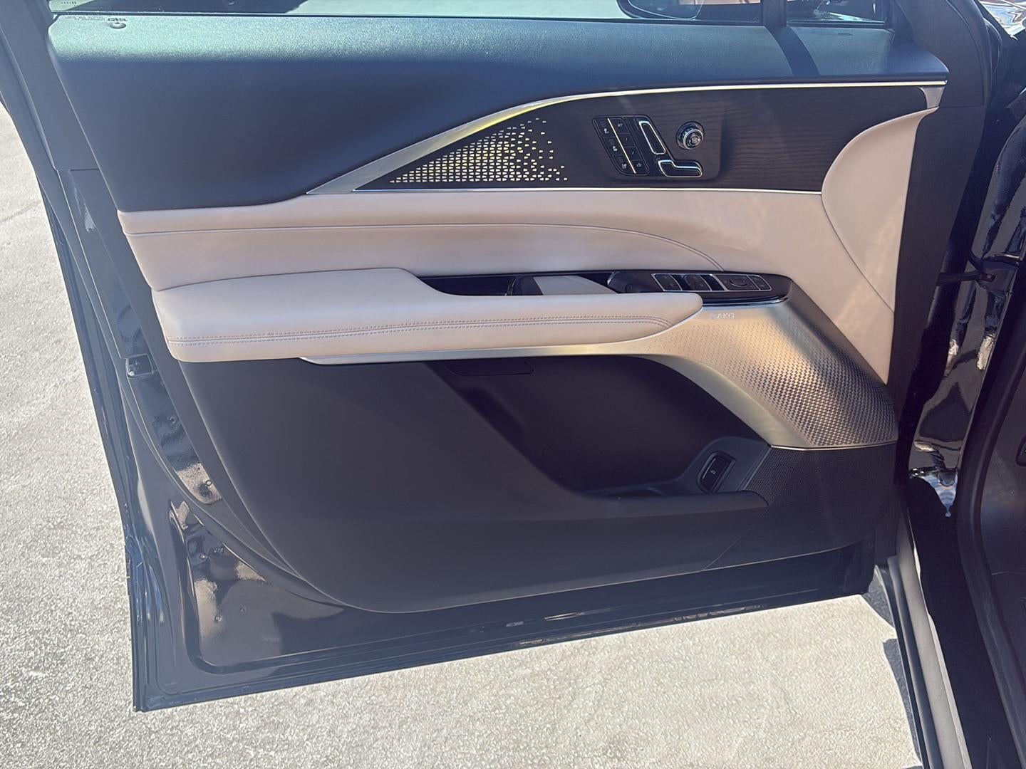 2024 Cadillac LYRIQ Sport 3