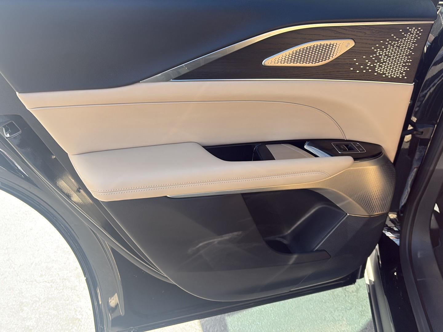 2024 Cadillac LYRIQ Sport 3
