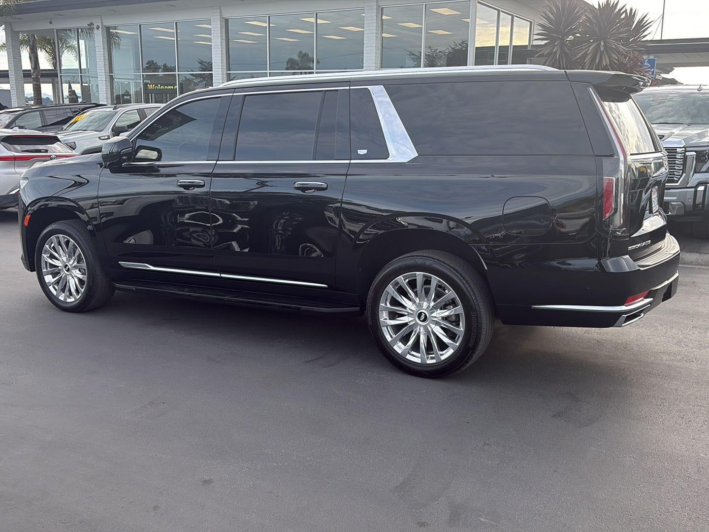 2023 Cadillac Escalade ESV Premium Luxury