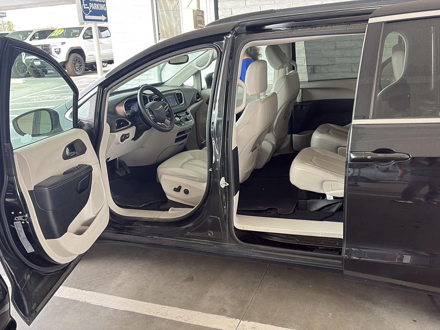 2021 Chrysler Voyager LXI