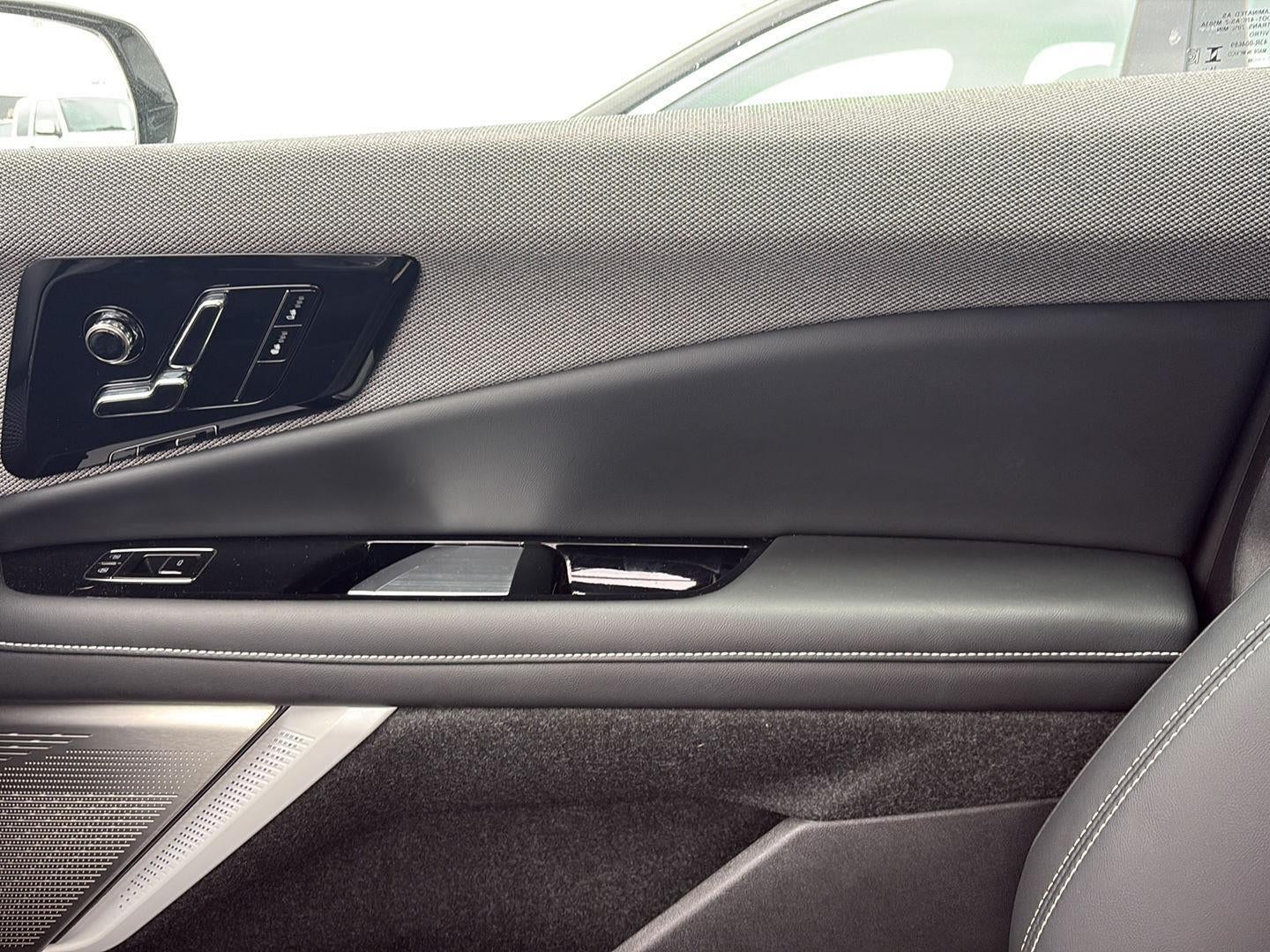 2025 Cadillac OPTIQ Luxury 1