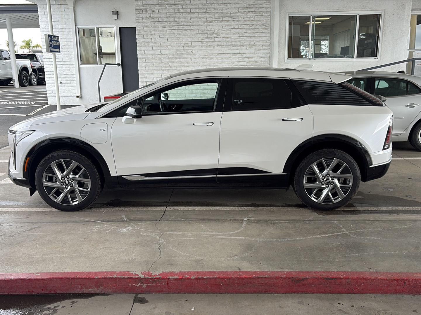 2025 Cadillac OPTIQ Luxury 1