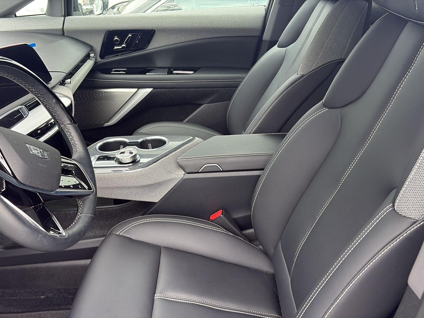 2025 Cadillac OPTIQ Luxury 1