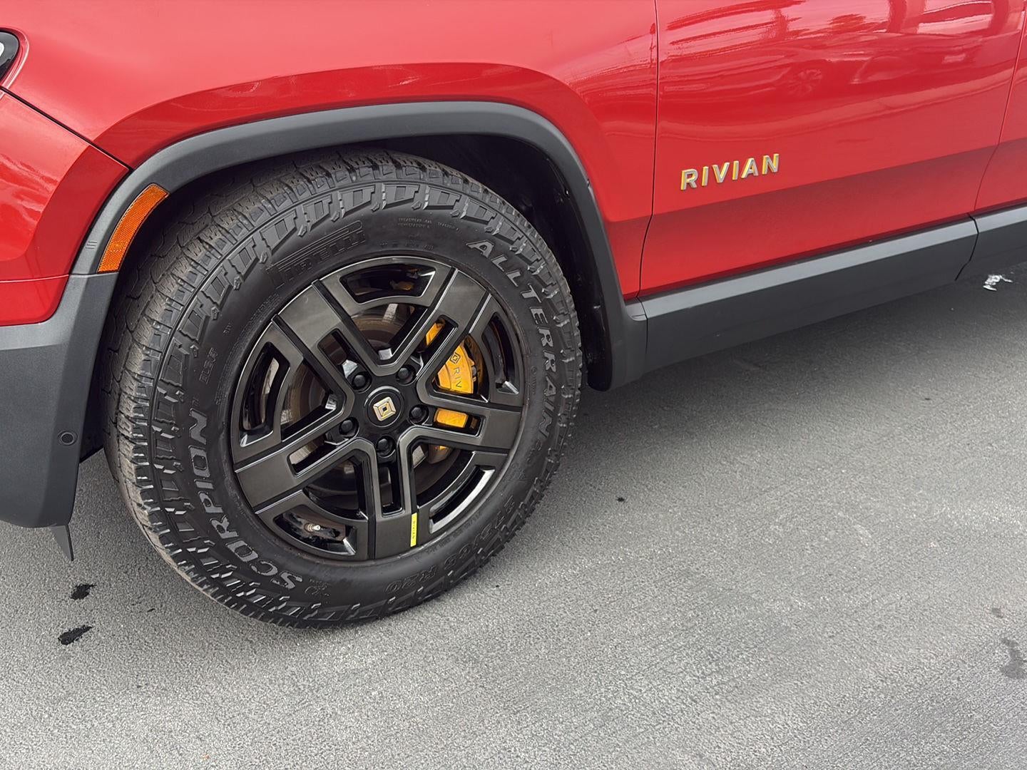 2023 RIVIAN R1T Adventure