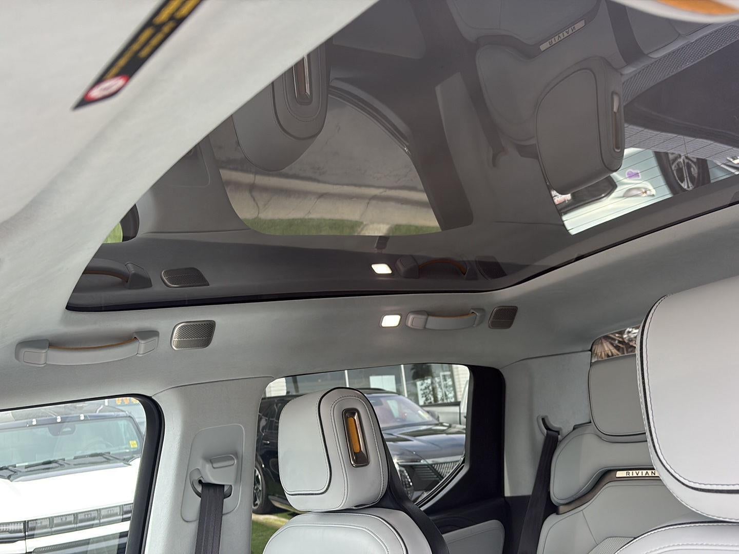 2023 RIVIAN R1T Adventure