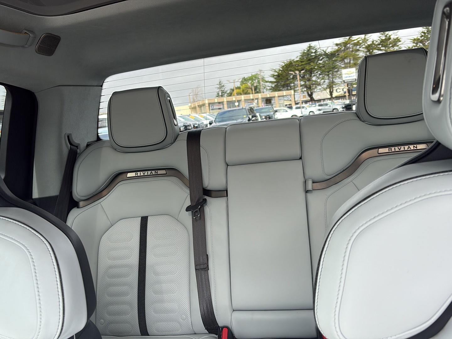 2023 RIVIAN R1T Adventure